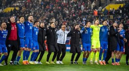 Hráči Slovenska oslavujúci víťazstvo počas kvalifikačného zápasu na Majstrovstvá sveta 2026 medzi Slovenskom a Severným Írskom