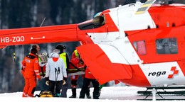 Michelle Gisinovú odnášajú po páde do vrtuľníka