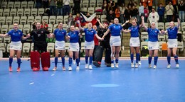 České pozemné hokejistky po výhre v semifinále ME.