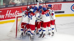 Českí hokejisti sa tešia z výhry po semifinálovom zápase Kanada - Česko.