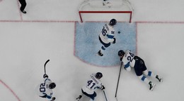 Adam Ružička dáva gól do prázdnej brány Fínska. 