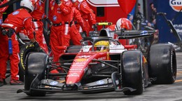 Lewis Hamilton počas pretekov v Austrálii