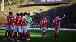 Futbalisti Sportingu Braga oslavujú gól proti Ferencvárosu.