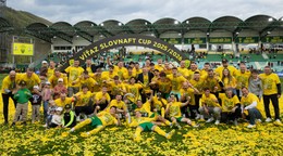 Na snímke hráči Žiliny po víťazstve vo finále Slovnaft Cupu medzi MŠK Žilina - FC Košice.