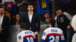 Martin Dendis na lavičke Slovenska počas MS U18 2026.