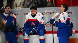 Smútok hráčov Slovenska po prehre vo finálovom zápase medzi Slovenskom a Švédskom na MS U18 2026.