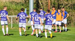 Prvý gól šlágra dal najlepší strelec súťaže Adam Bachan (s číslom 10).