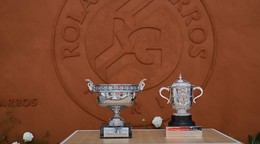 Trofeje pre víťazov Roland Garros 2026.
