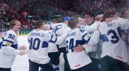 Fínsko oslavuje zisk zlatej medaily na MS v hokeji 2026.