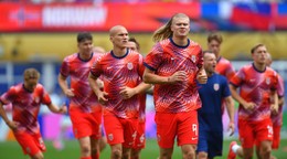 Rozcvička Nórov na MS vo futbale.