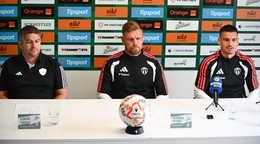 Na snímke zľava generálny manažér MFK Skalica Lukáš Varga, hlavný tréner MFK Skalica Roman Hudec a kapitán mužstva MFK Skalica Oliver Podhorin.