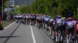 Cyklisti počas Tour de France 2026.