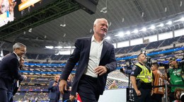 Tréner Didier Deschamps počas semifinále MS 2026.