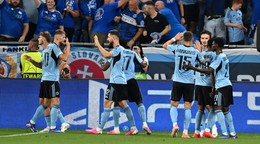 Na snímke gólová radosť hráčov Slovana po úvodnom góle počas prvého zápasu play off Ligy majstrov vo futbale ŠK Slovan Bratislava - NK Celje.