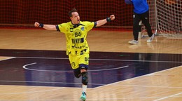 Vv popredí Erik Žilinčík (Bojnice) sa raduje z gólu