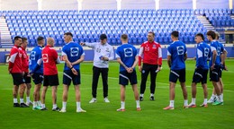 Tréner slovenskej futbalovej reprezentácie Vladimír Weiss st. (uprostred) gestikuluje.