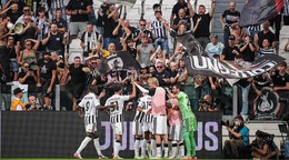 Hráči Juventusu oslavujú gól