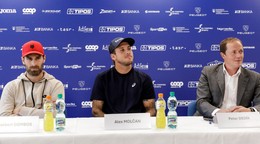 Na snímke slovenskí tenisti Norbert Gombos (vľavo), Alex Molčan (uprostred), generálny sekretár Slovenského tenisového zväzu a riaditeľ turnaja Peter Dedík.