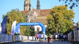 Štart pretekárov 103. ročníka Medzinárodného maratónu mieru (MMM) v Košiciach