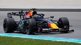 Max Verstappen počas prvého tréningu na Veľkú cenu Bahrajnu.