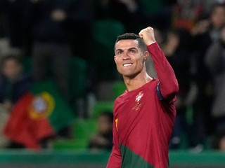 Cristiano Ronaldo sa teší po strelenom góle v zápase Portugalsko - Lichtenštajnsko v kvalifikácii EURO 2024.