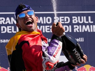 Španiel Jorge Martin sa raduje po triumfe na Veľkej cene San Marína.