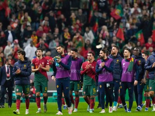 Portugalskí futbalisti sa tešia po triumfe nad Islandom v zápase kvalifikácie EURO 2024.
