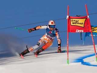 Petra Vlhová počas obrovského slalomu v Lienzi 2023.