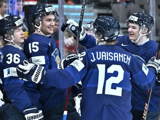 Jesse Pulkkinen oslavuje gól do siete Lotyšska. 