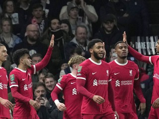 Radosť hráčov Liverpoolu po postupe do finále EFL Cupu. 