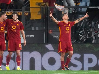 Paulo Dybala sa teší po strelenom góle v drese AS Rím.