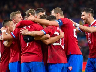 Futbalisti Česka sa tešia z gólu v prípravnom zápase proti Nórsku.