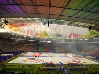 KKNa snímke pyrotechnika exploduje pred zápasom finále Španielsko - Anglicko na ME 2024 vo futbale v Berlíne.