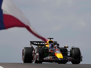 Max Verstappen na Red Bulle na trati v Austine pred Veľkou cenou USA 2024.