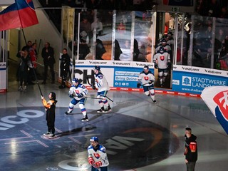 Hráči Slovenska prichádzajú na ľad