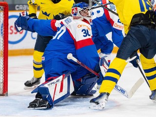 Samuel Urban počas zápasu Slovensko - Švédsko na MS v hokeji do 20 rokov 2025. 