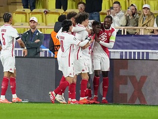 Futbalisti AS Monaco po strelení gólu.