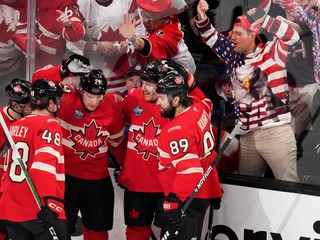 Radosť hráčov Kanady.