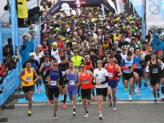 Pretekári počas štartu jubilejného 20. ročníka ČSOB Bratislava maratónu