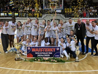 Piešťanské Čajky oslavujú víťazstvo v ročníku 2024/25.