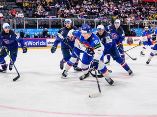 Slovenský útočník Adam Sýkora v zápase proti Francúzsko na MS v hokeji 2025.