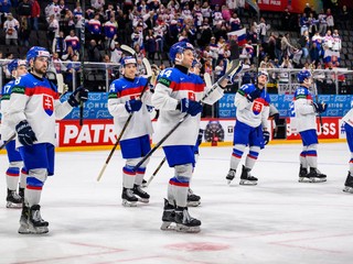 Slovenskí hokejisti po zápase Slovensko - Francúzsko na MS v hokeji 2025.
