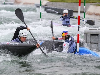 Slovenské vodné slalomárky počas pretekov K1 hliadky