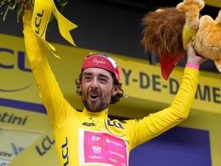 Ben Healy z EF Education - EasyPost v žltom drese po 10. etape na Tour de France 2025.