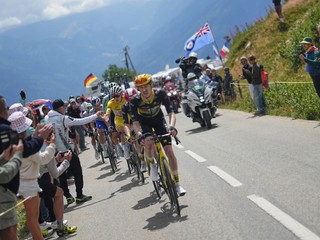 Cyklisti počas Tour de France 2025.