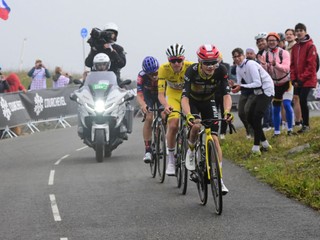 Vpredu Jonas Vingegaard a Tadej Pogačar v 18. etape Tour de France 2025.
