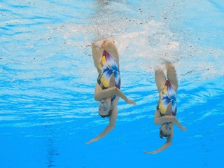 Slovenské reprezentantky v synchronizovanom plávaní Lea Anna Krajčovičová a Žofia Strapeková 