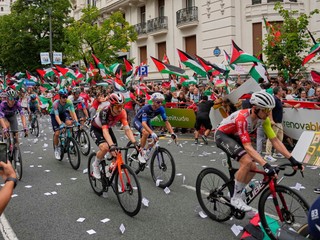 Cyklisti počas 11. etapy na Vuelta a Espaňa. 