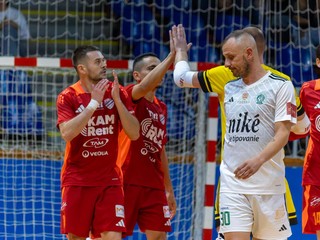 Futsalisti Lučenca oslavujú víťazstvo.