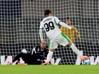 Andrea Pinamonti dáva gól